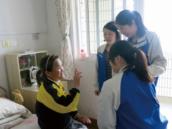 Hanthing Staffs Went To The Fourth Welfare of Shanghai